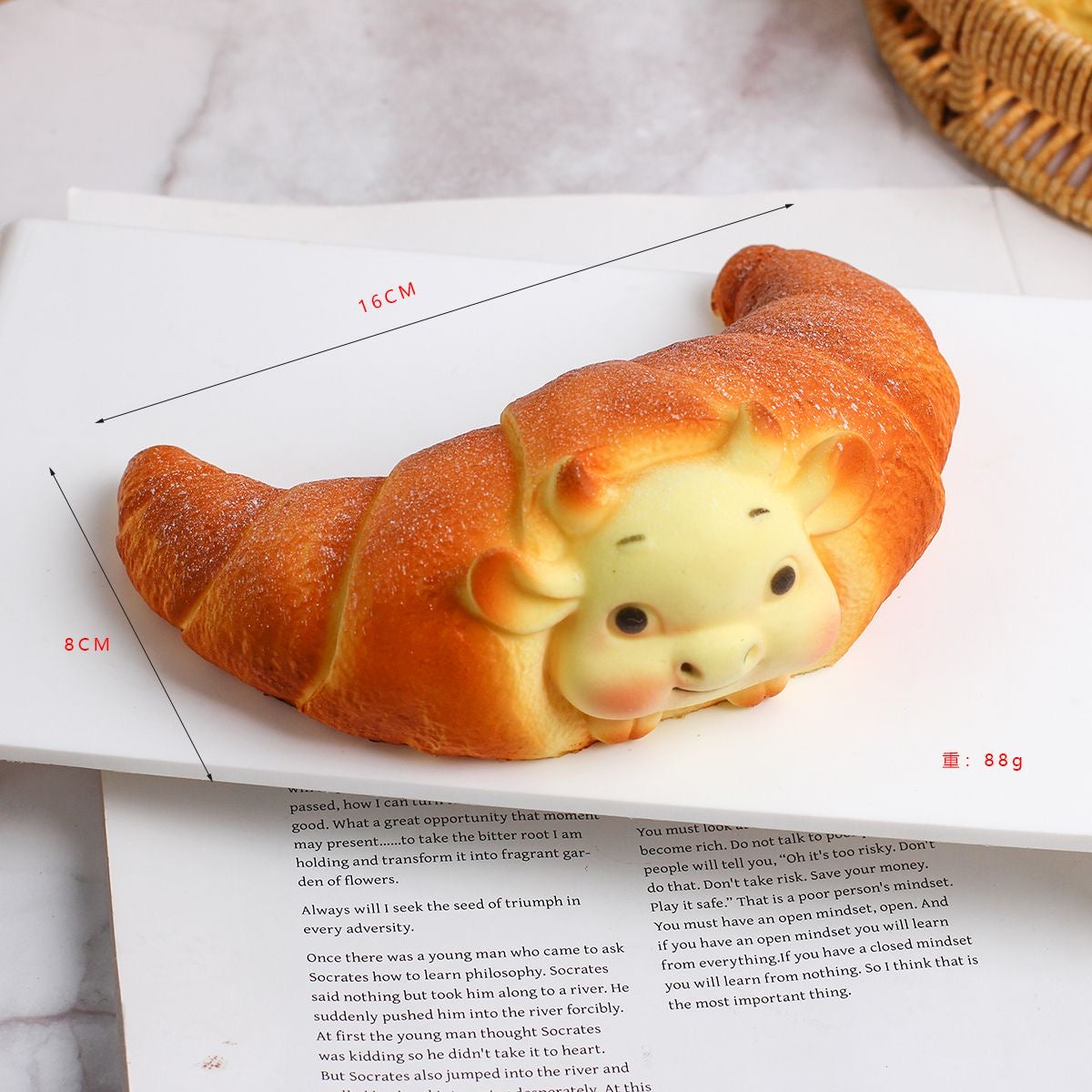 Juguete sensorial blando de crecimiento lento con forma de croissant de ganado, con un tacto súper suave y un juguete premium para aliviar el estrés.